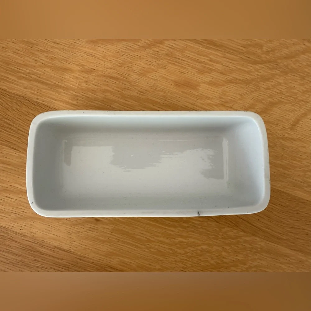 Crate & Barrel NWOT White Porcelain Covered Butter Dish